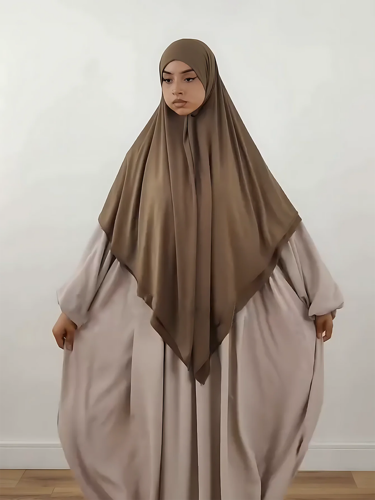 Large Square Hijab Scarf – 145 × 145 cm